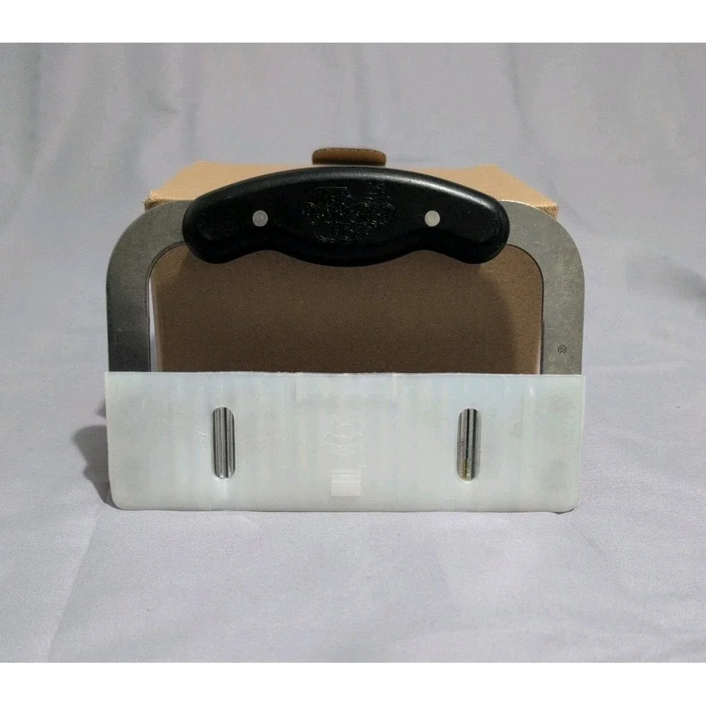 Pampered‎ Chef Crinkle Cutter Stainless Steel With Cover